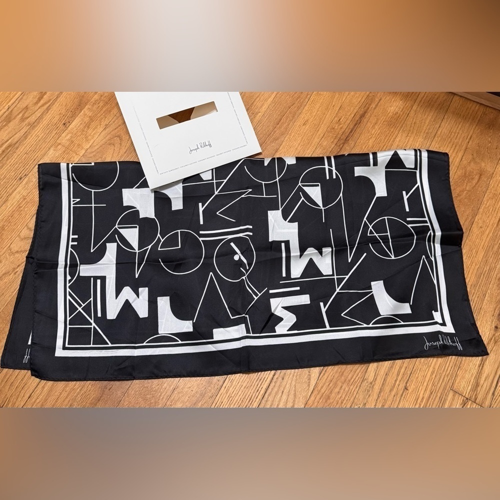 Joseph Ribkoff scarf - Picture 2 of 4